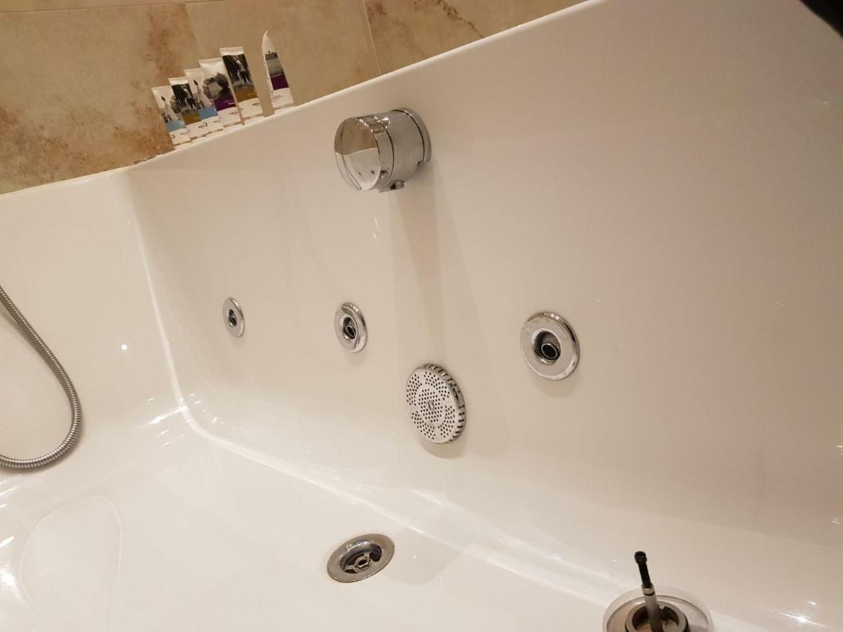 Heart Of Knightsbridge - Stunning Air Conditioned Apartment - 1 Minute Walk From Harrods London Eksteriør billede